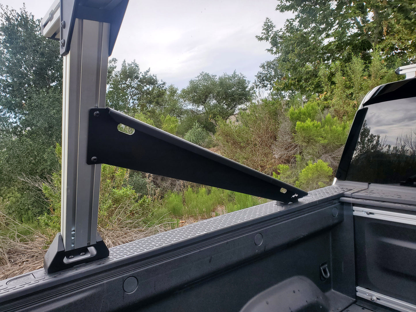 Kayak Crossbar Compatible With Rivian R1T