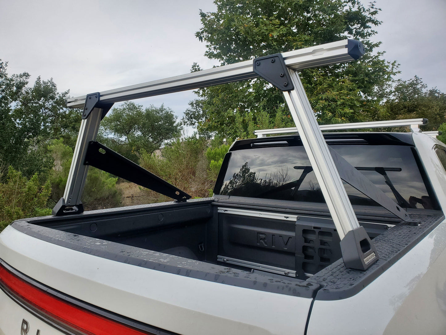 Kayak Crossbar Compatible With Rivian R1T